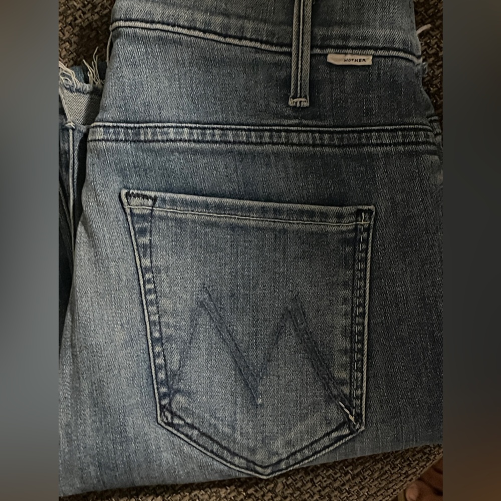 SOLD OUT
MOTHER The Hustler Two Step Ankle Fray Jeans Thunderstruck 28 Pre-Loved